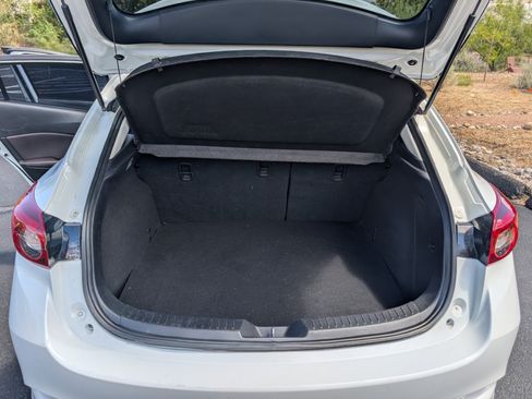 Used 2018 MAZDA MAZDA3 Grand Touring w/ Premium Equipment Package FWD image 14