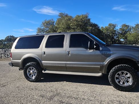 Used 2002 Ford Excursion Limited image 2