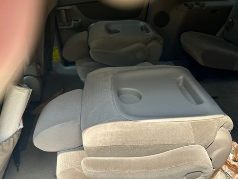 Used 2009 Toyota Sienna LE image 9