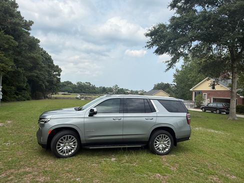 Used 2024 Chevrolet Tahoe Premier w/ Premium Package 2 AWD/4WD image 2