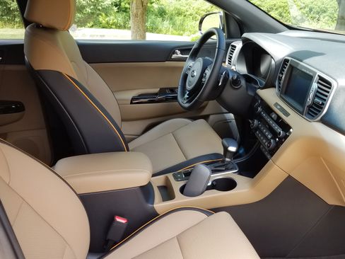 Used 2019 Kia Sportage SX image 2