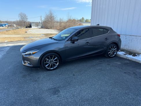 Used 2018 MAZDA MAZDA3 Grand Touring w/ Premium Equipment Package image 8