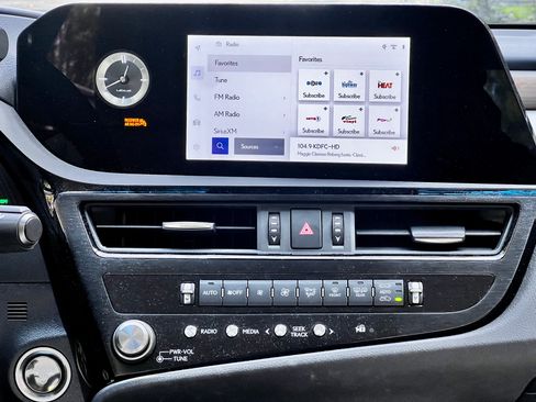 Used 2024 Lexus ES 300h F Sport image 10