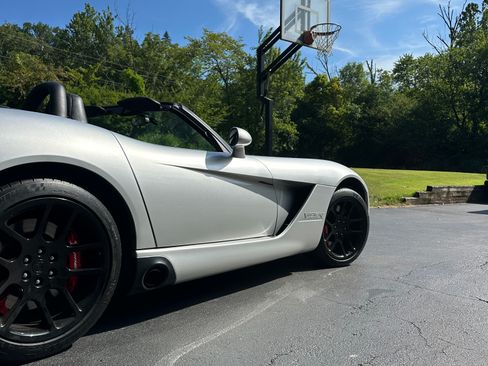 Used 2003 Dodge Viper SRT-10 RWD image 2