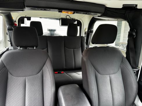 Used 2018 Jeep Wrangler Sport AWD/4WD image 22