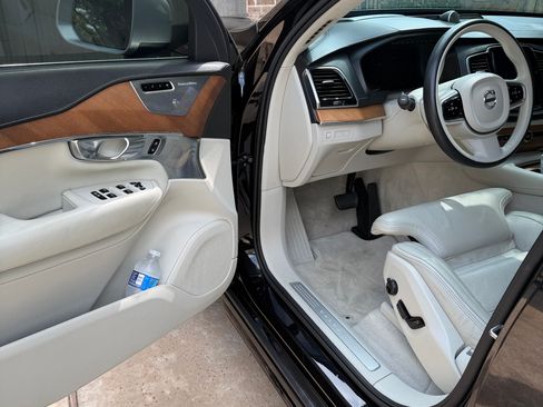 Used 2017 Volvo XC90 T8 Excellence AWD/4WD image 10