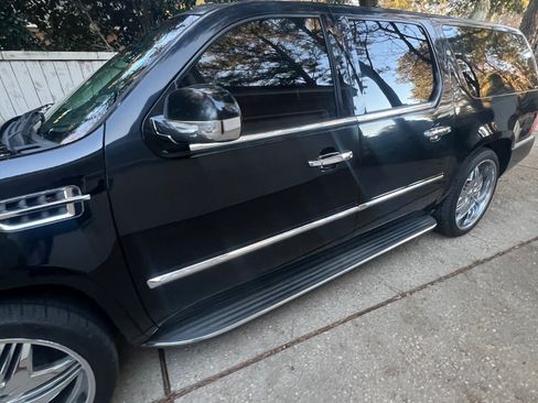 Used 2007 Cadillac Escalade ESV AWD w/ Information Package image 7