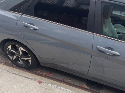 Used 2023 Hyundai Elantra Limited image 8