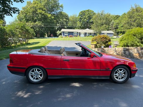 Used 1995 BMW 325i Convertible RWD image 9