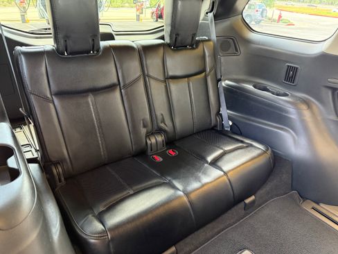 Used 2015 Nissan Pathfinder Platinum FWD image 21