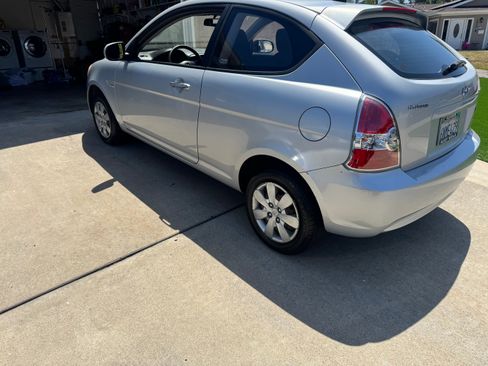 Used 2010 Hyundai Accent GS w/ Premium Pkg 3 FWD image 4
