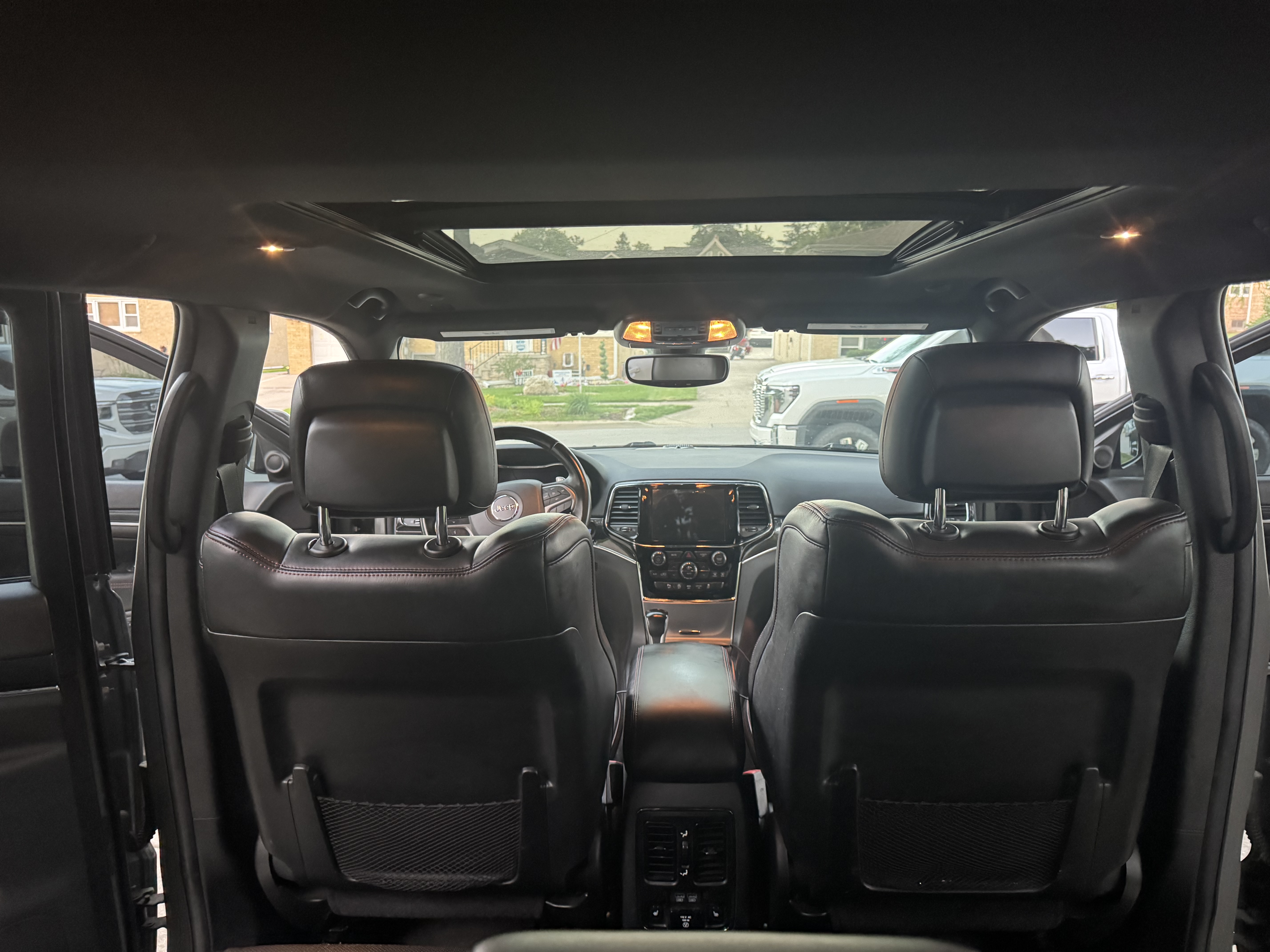 Used 2020 Jeep Grand Cherokee Trailhawk w/ Trailhawk Luxury Group AWD/4WD image 17