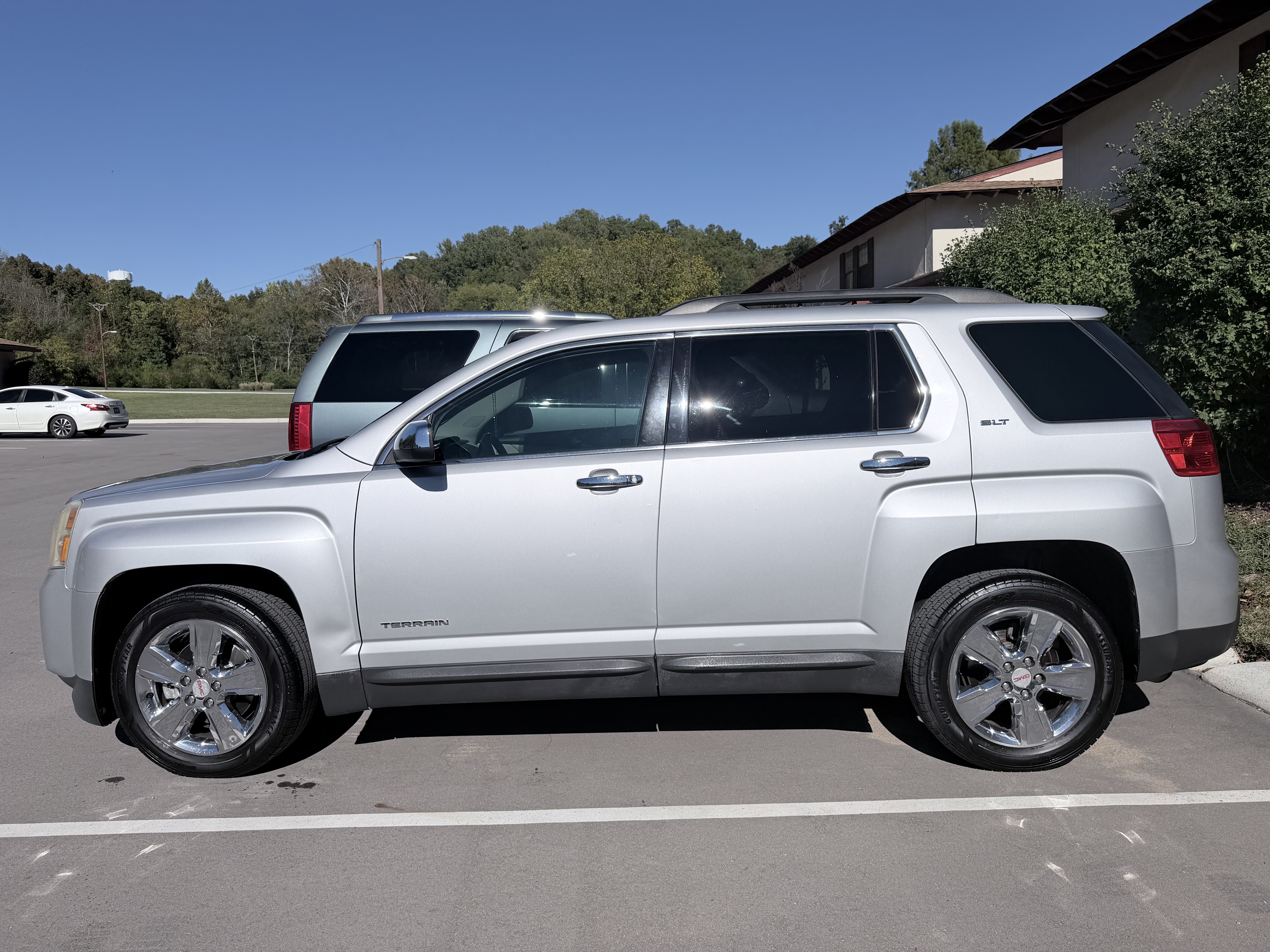 Used 2015 GMC Terrain SLT w/ Chrome Edition FWD image 2