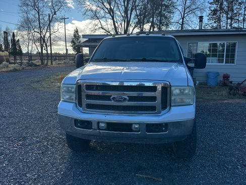Used 2005 Ford F250 Lariat image 16