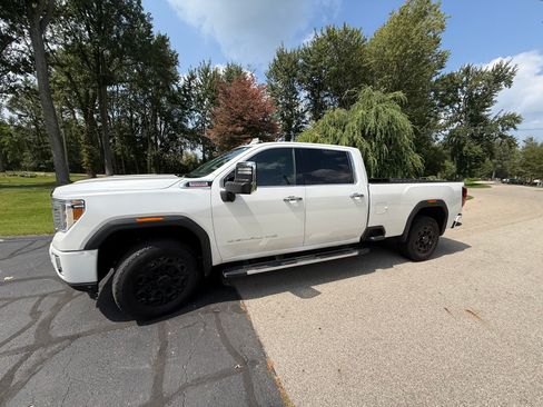 Used 2021 GMC Sierra 2500 Denali w/ Denali Ultimate Package AWD/4WD image 1
