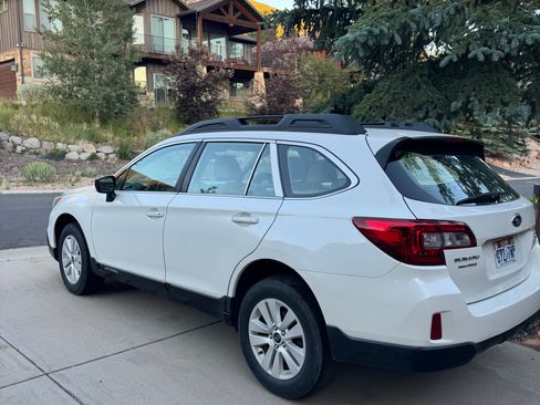 Used 2017 Subaru Outback 2.5i AWD/4WD image 2