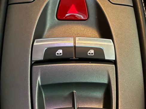 Used 2013 Ferrari 458 Spider image 26