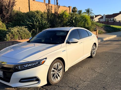 Used 2019 Honda Accord Hybrid image 2