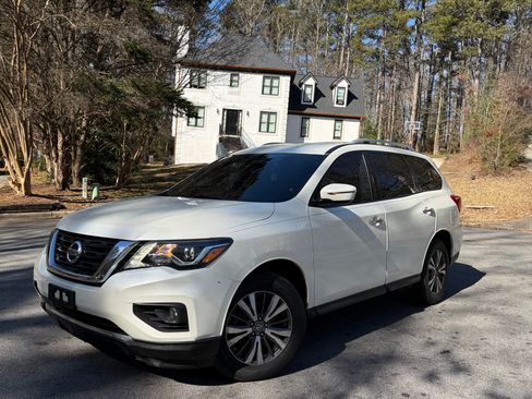 Used 2019 Nissan Pathfinder SV image 4