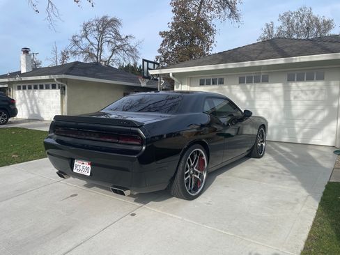 Used 2010 Dodge Challenger SRT8 w/ SRT Option Group II image 4