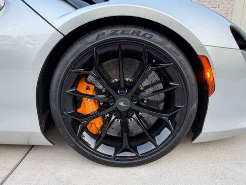 Used 2025 McLaren Artura Spider RWD image 28