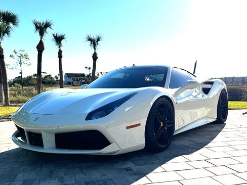 Used 2018 Ferrari 488 GTB image 2