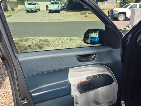 Used 2022 Ford Maverick XLT image 5