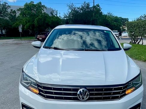 Used 2018 Volkswagen Passat 2.0T SE image 6