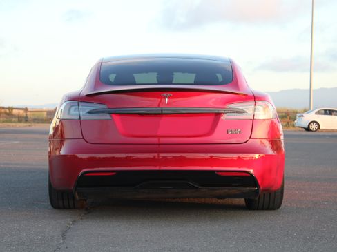 Used 2021 Tesla Model S Plaid image 12