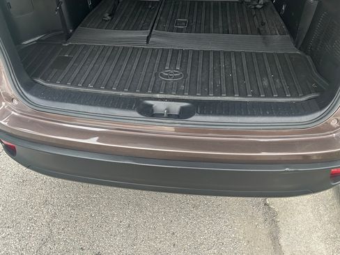Used 2018 Toyota Highlander XLE AWD/4WD image 13