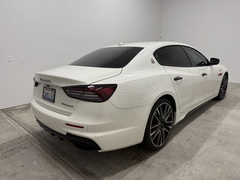 Used 2021 Maserati Quattroporte Trofeo image 4