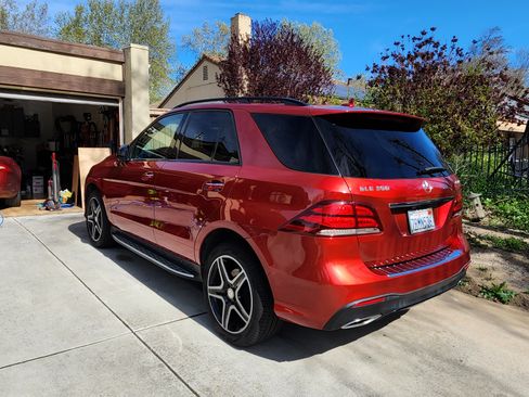 Used 2016 Mercedes-Benz GLE 350 4MATIC w/ Parking Assist Package image 4