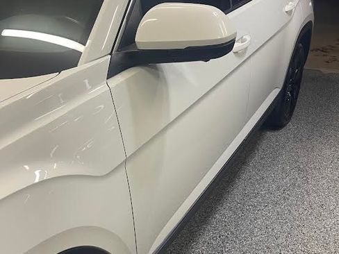 Used 2018 Volkswagen Atlas SEL Premium image 2