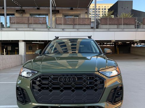 Used 2022 Audi Q5 e Premium w/ Convenience Package image 2