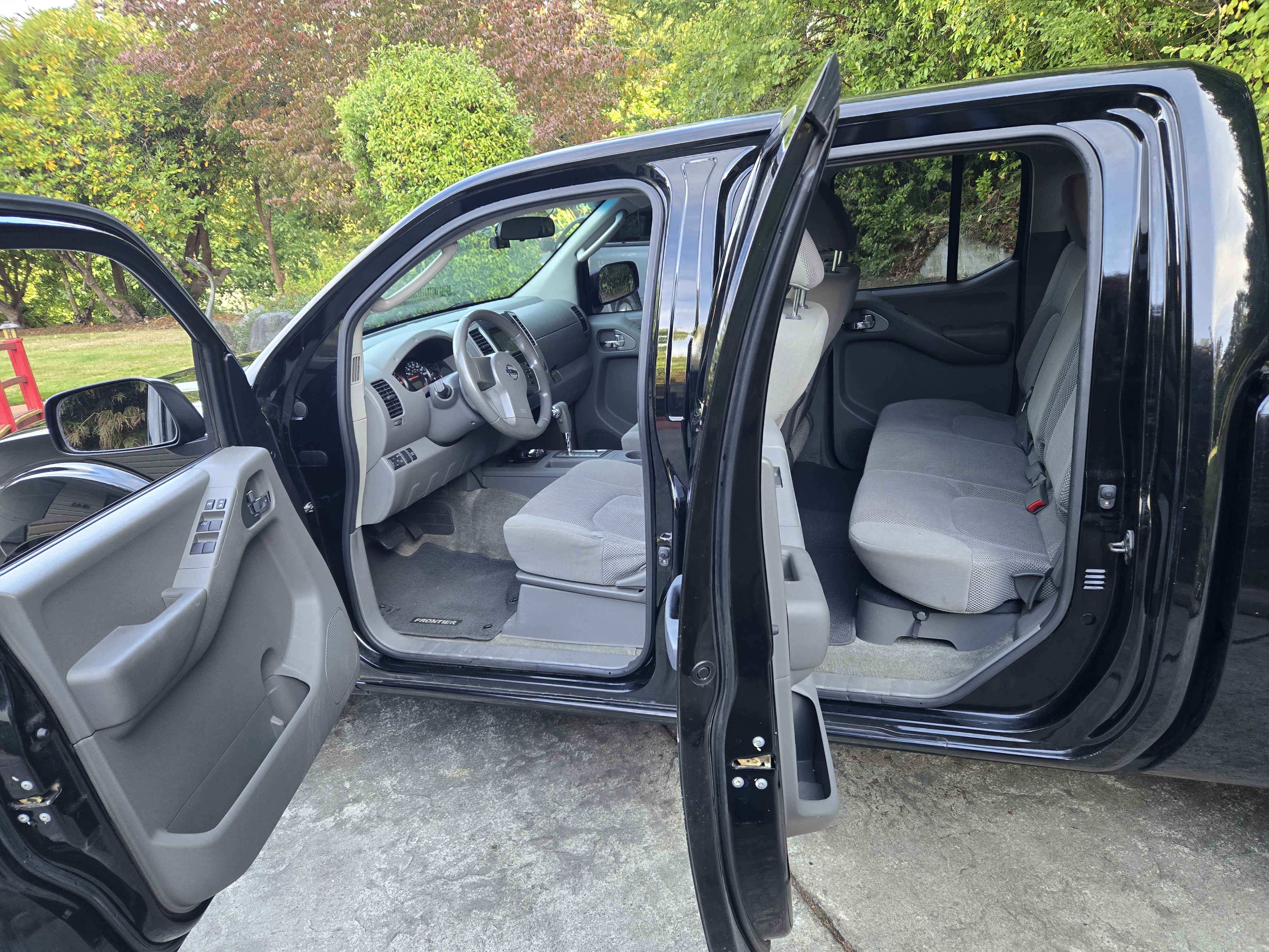 Used 2011 Nissan Frontier SV RWD image 9