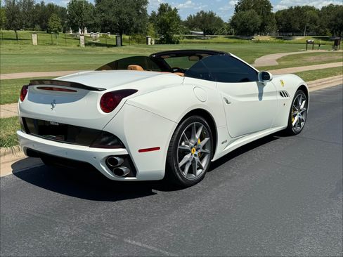 Used 2011 Ferrari California image 23