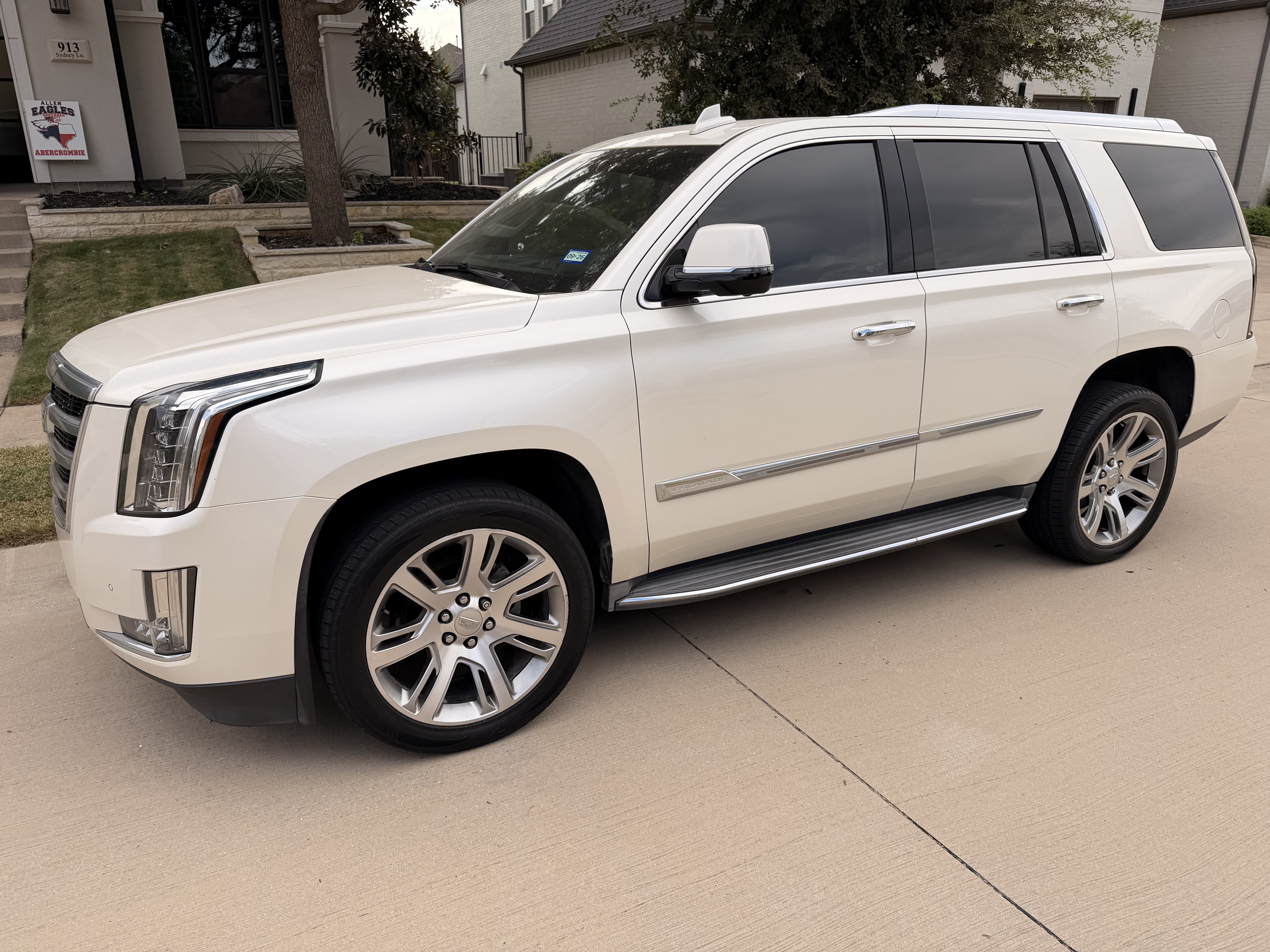 Used 2015 Cadillac Escalade Luxury AWD/4WD image 4
