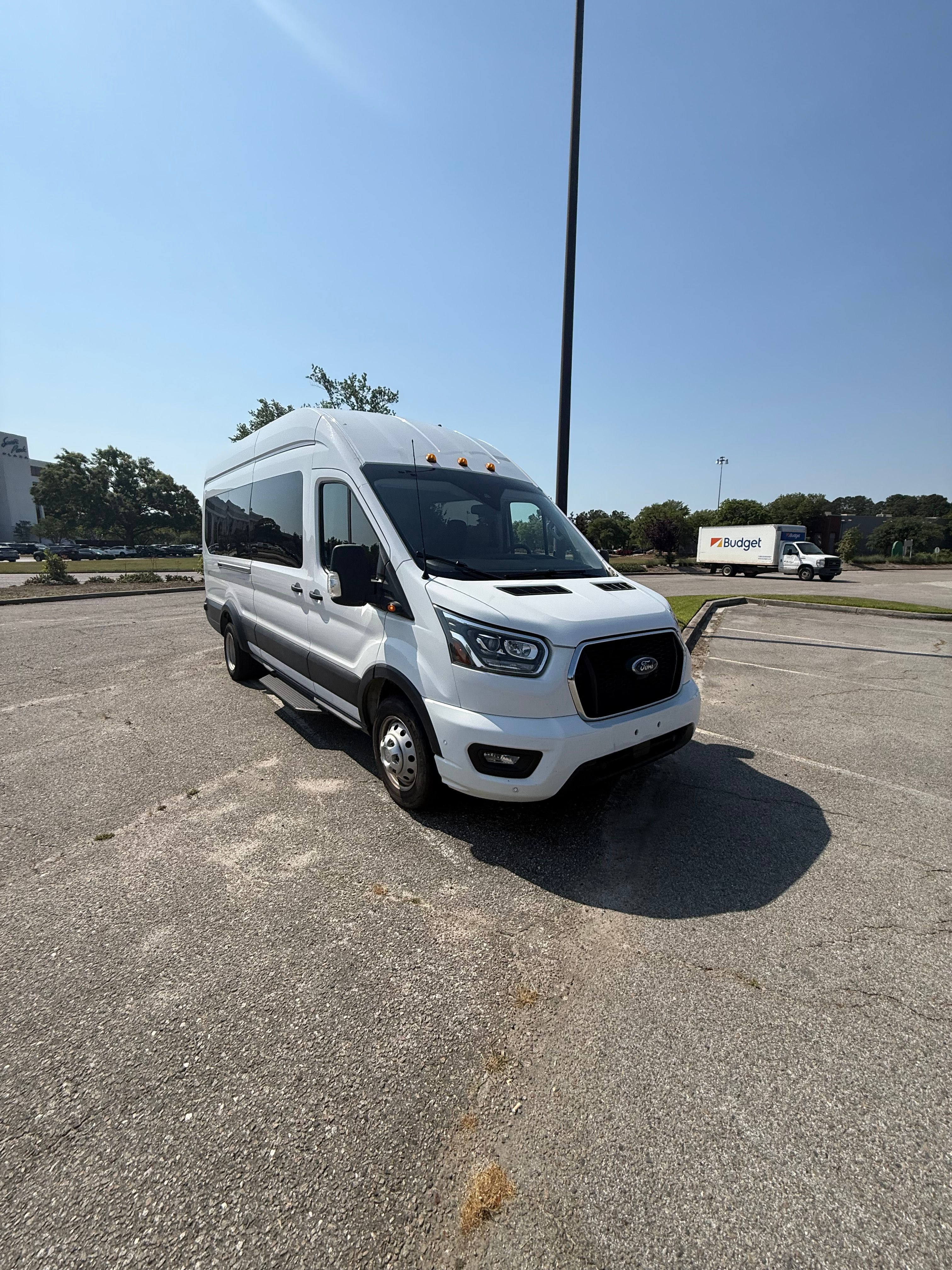 Used 2023 Ford Transit 350 XLT RWD image 4