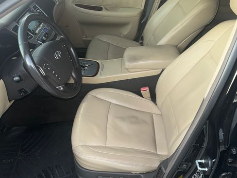 Used 2012 Hyundai Genesis 3.8 w/ Premium Pkg image 1