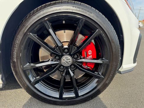 Used 2021 Volkswagen GTI SE image 21