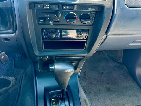 Used 2000 Toyota 4Runner SR5 RWD image 11