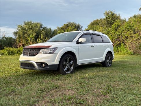 Used 2015 Dodge Journey Crossroad w/ Flexible Seating Group FWD image 1