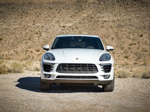 Used 2017 Porsche Macan w/ Dark Walnut Interior Package image 6