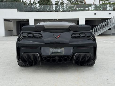Used 2015 Chevrolet Corvette Z06 w/ 3LZ Preferred Equipment Group RWD image 6