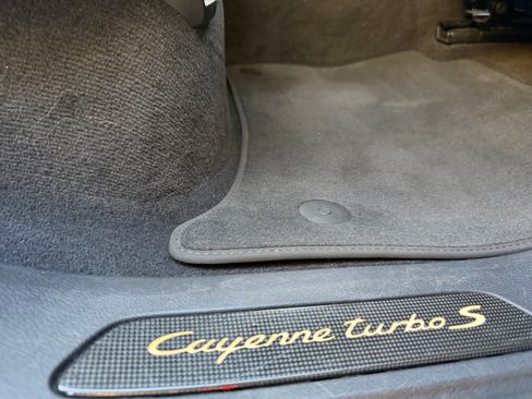 Used 2018 Porsche Cayenne Turbo S w/ Premium Package Plus image 10