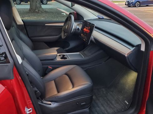 Used 2023 Tesla Model Y Long Range image 13