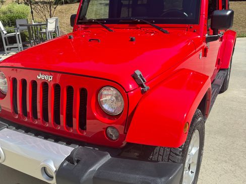 Used 2014 Jeep Wrangler Unlimited Sahara w/ Connectivity Group AWD/4WD image 1