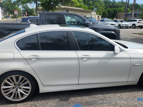 Used 2011 BMW 528i Sedan image 1