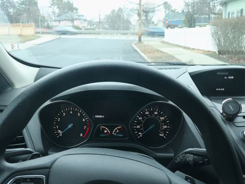 Used 2017 Ford Escape SE image 6