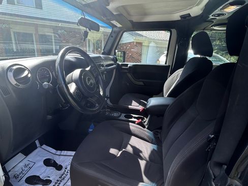 Used 2013 Jeep Wrangler Sport w/ Connectivity Group AWD/4WD image 5